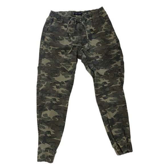 Almost Famous green camouflage elastic waist and ankle pants Size L - Picture 1 of 5